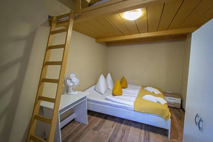 Cozy Homestay At Prague Main Station Exterior foto